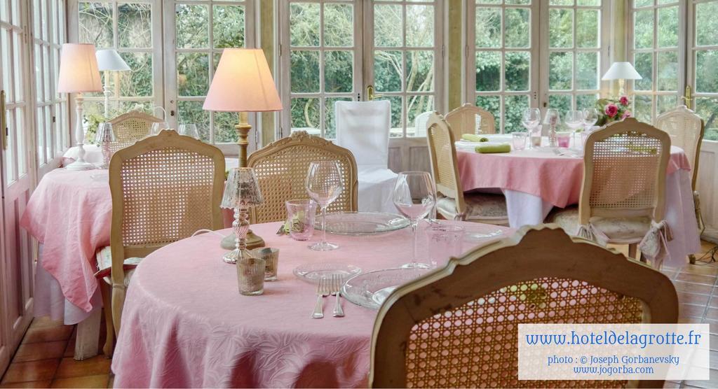 Hotel De La Grotte 蒙蒂尼亚克 外观 照片
