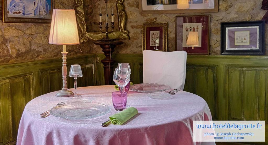 Hotel De La Grotte 蒙蒂尼亚克 外观 照片