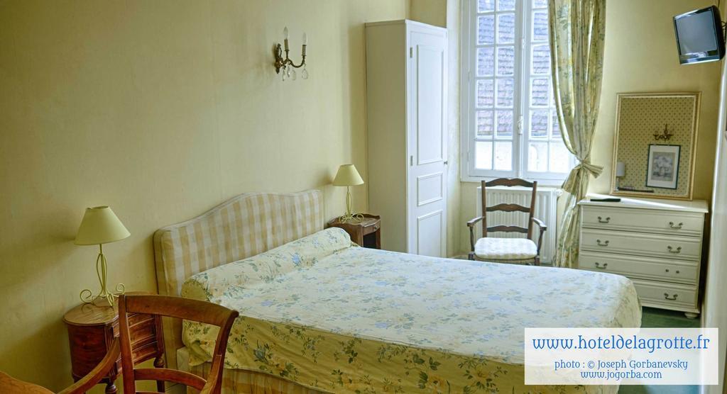 Hotel De La Grotte 蒙蒂尼亚克 外观 照片